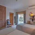 לינה וארוחת בוקר Al Meida 3*